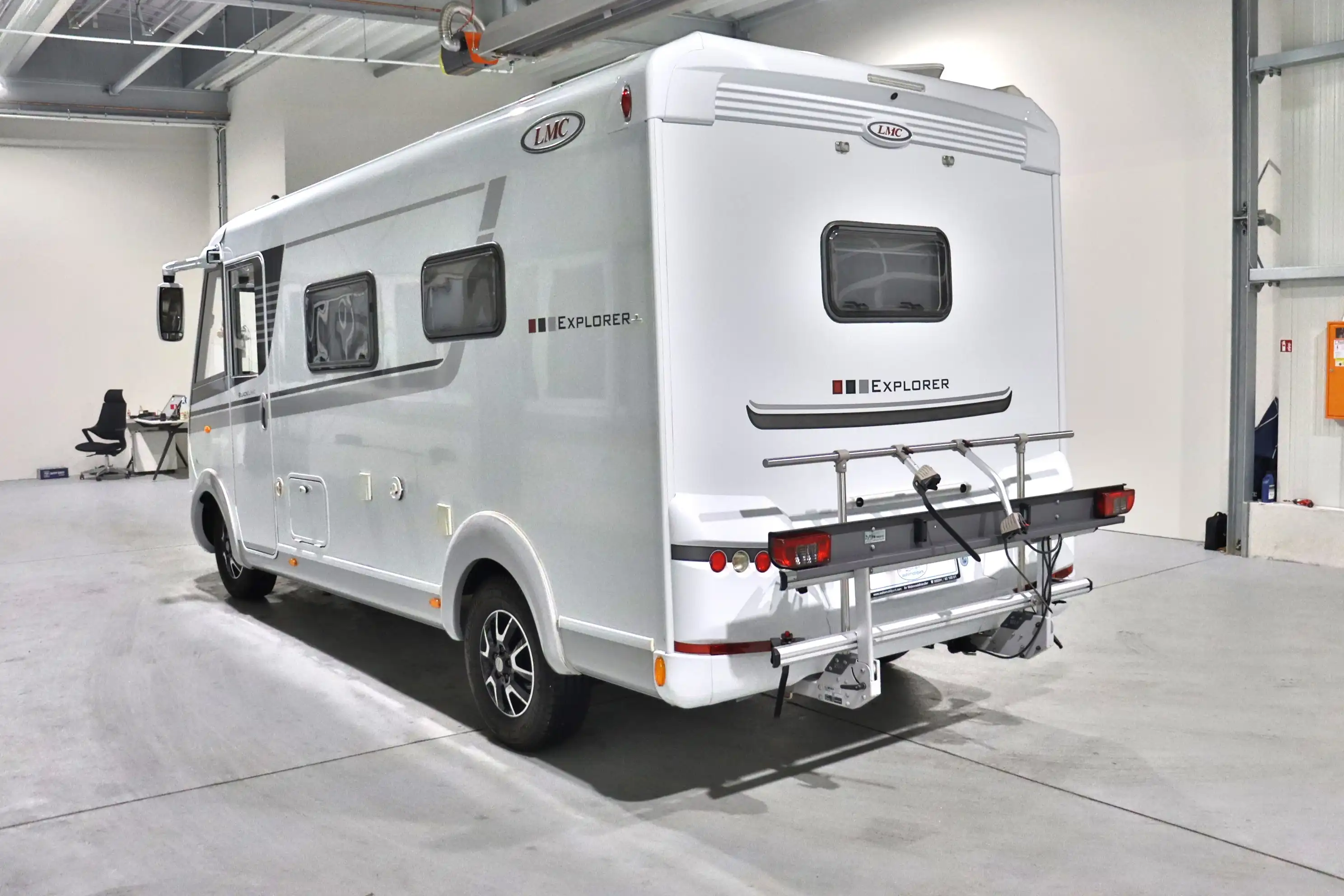 LMC Explorer I 585 Blackline 